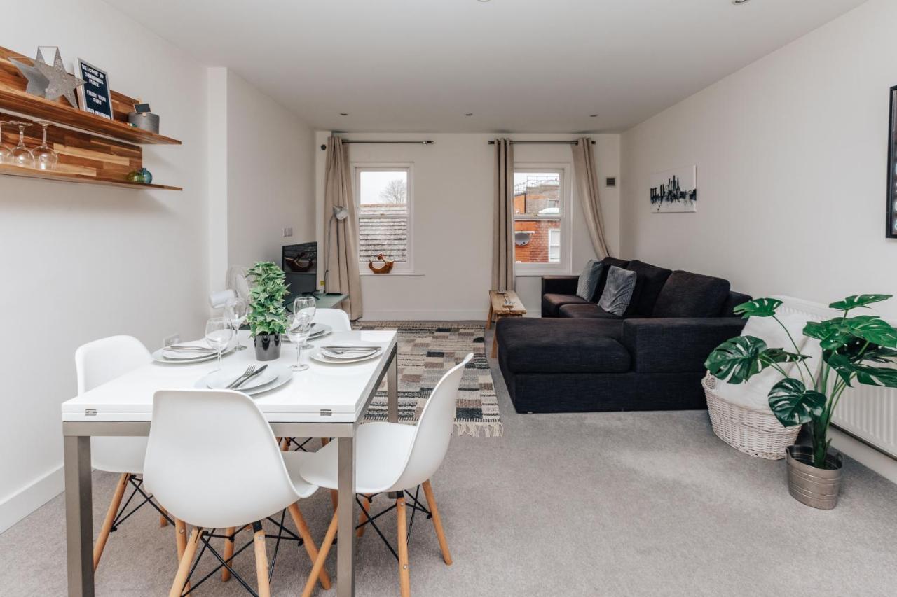Central Modern Flat For 4-6 & Dedicated Parking Henley-on-Thames Екстериор снимка