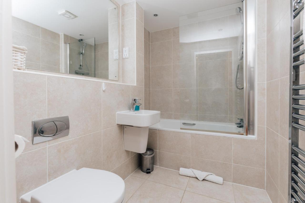 Central Modern Flat For 4-6 & Dedicated Parking Henley-on-Thames Екстериор снимка