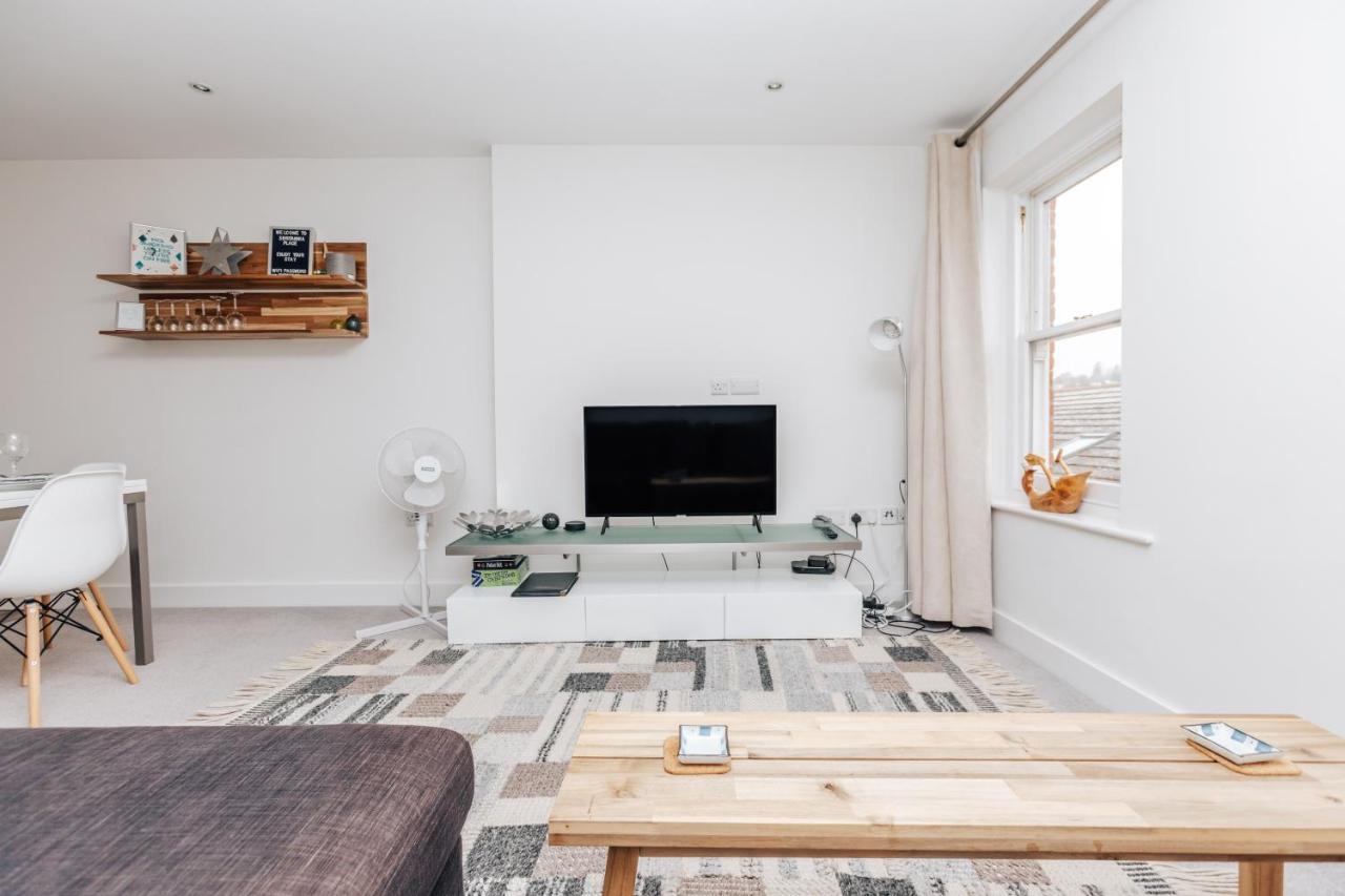 Central Modern Flat For 4-6 & Dedicated Parking Henley-on-Thames Екстериор снимка
