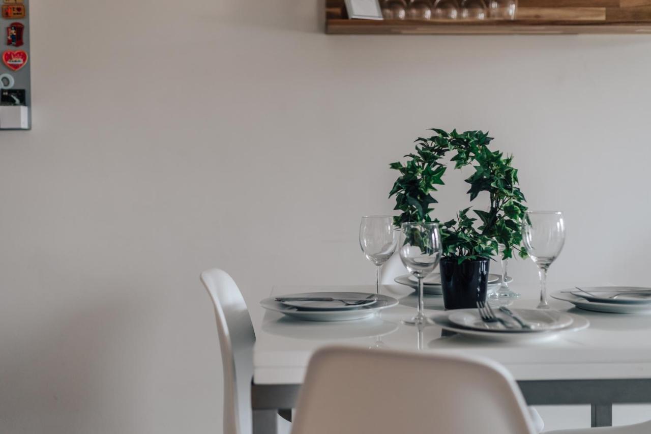 Central Modern Flat For 4-6 & Dedicated Parking Henley-on-Thames Екстериор снимка