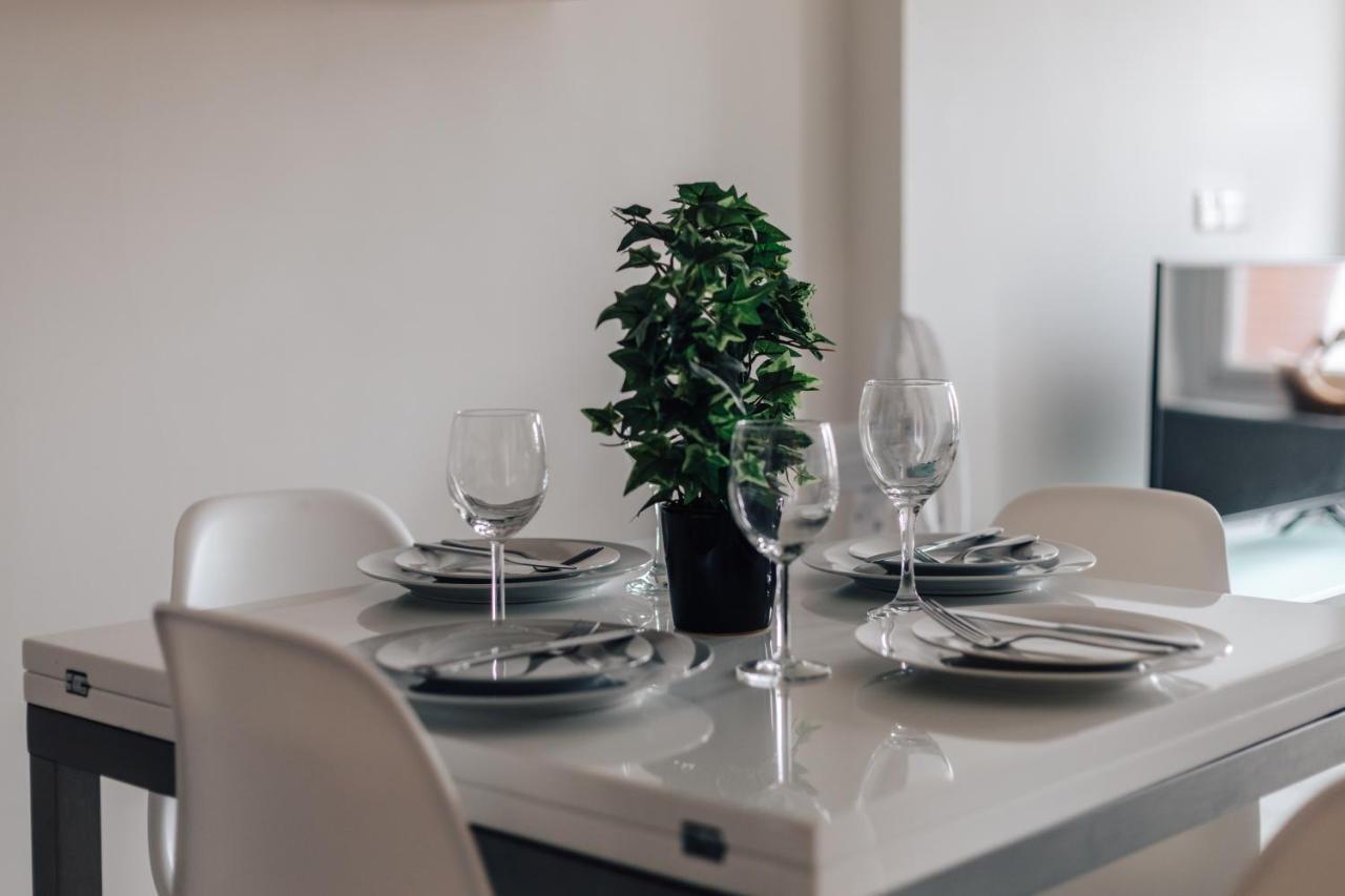 Central Modern Flat For 4-6 & Dedicated Parking Henley-on-Thames Екстериор снимка