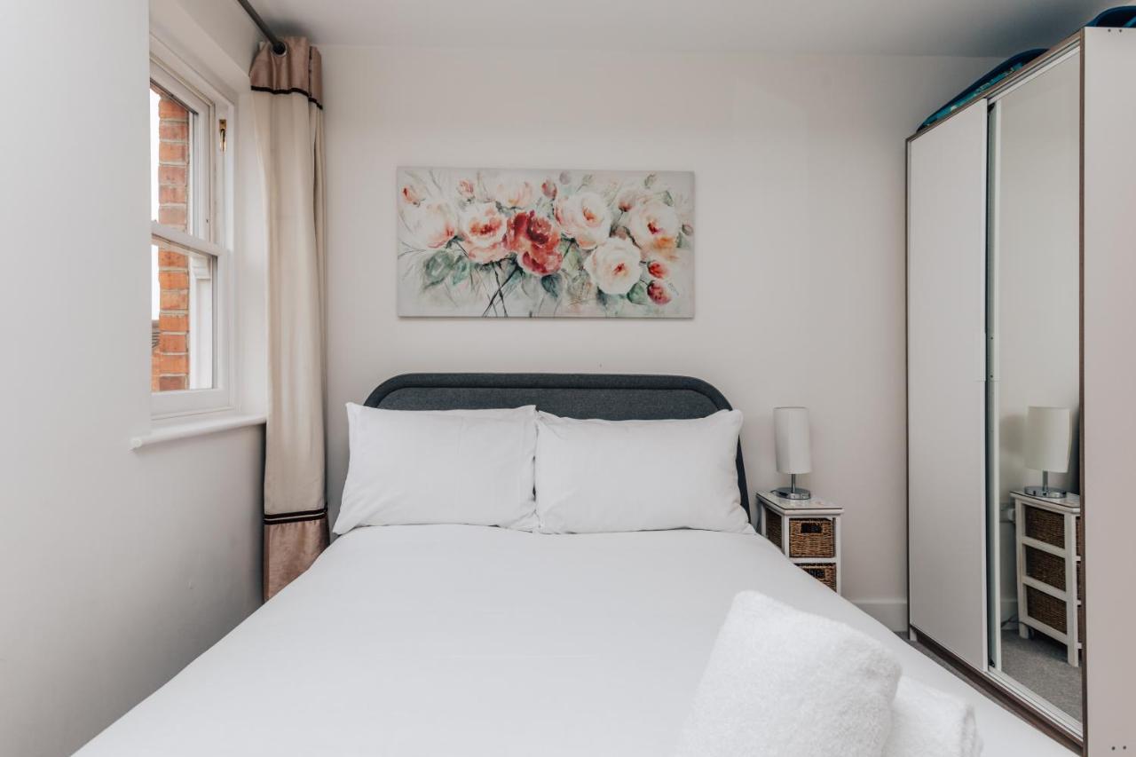 Central Modern Flat For 4-6 & Dedicated Parking Henley-on-Thames Екстериор снимка