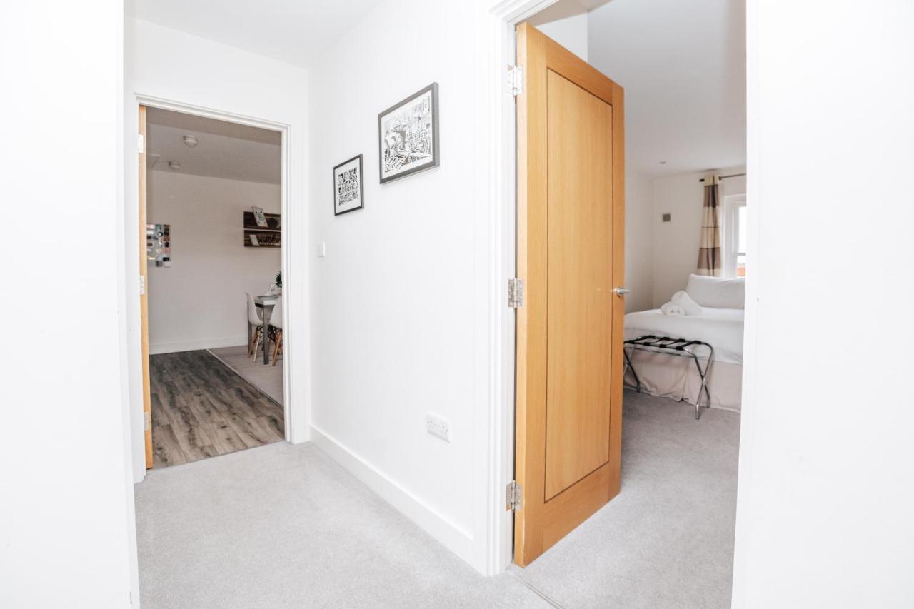 Central Modern Flat For 4-6 & Dedicated Parking Henley-on-Thames Екстериор снимка