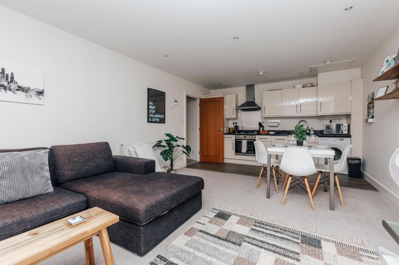 Central Modern Flat For 4-6 & Dedicated Parking Henley-on-Thames Екстериор снимка