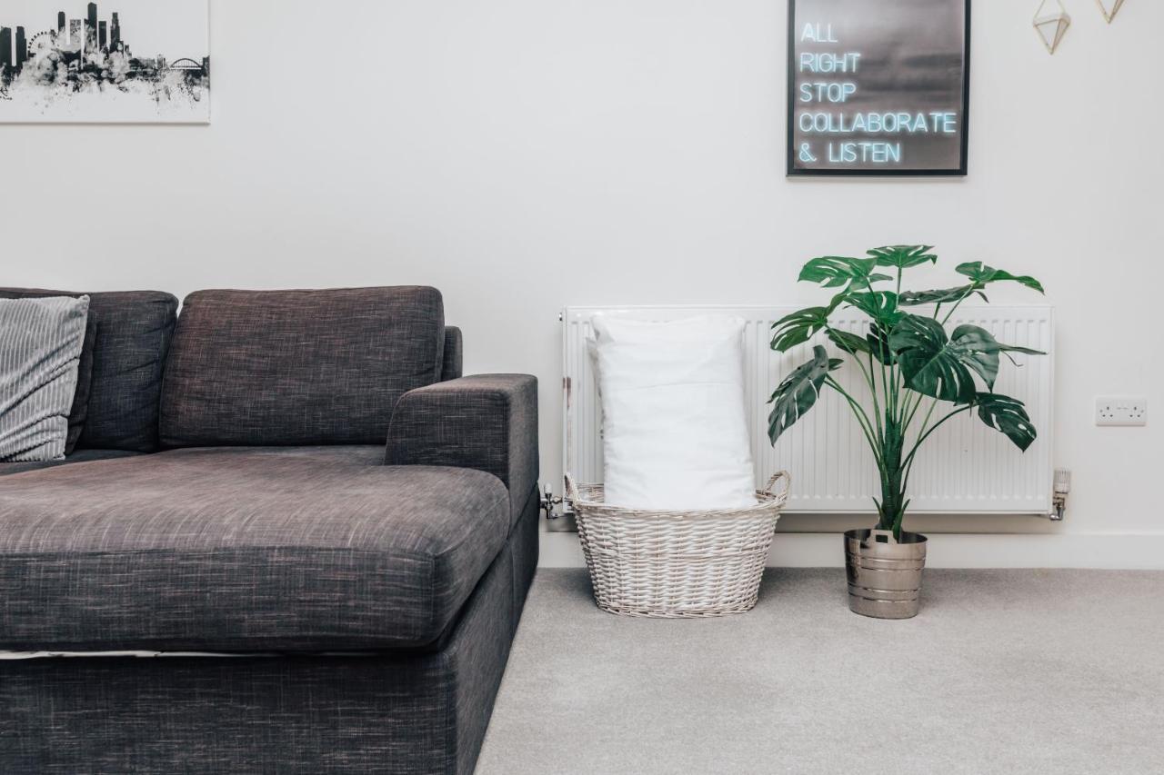 Central Modern Flat For 4-6 & Dedicated Parking Henley-on-Thames Екстериор снимка