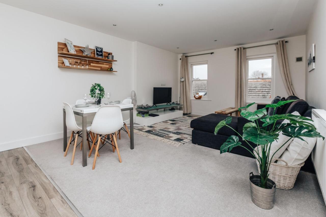 Central Modern Flat For 4-6 & Dedicated Parking Henley-on-Thames Екстериор снимка