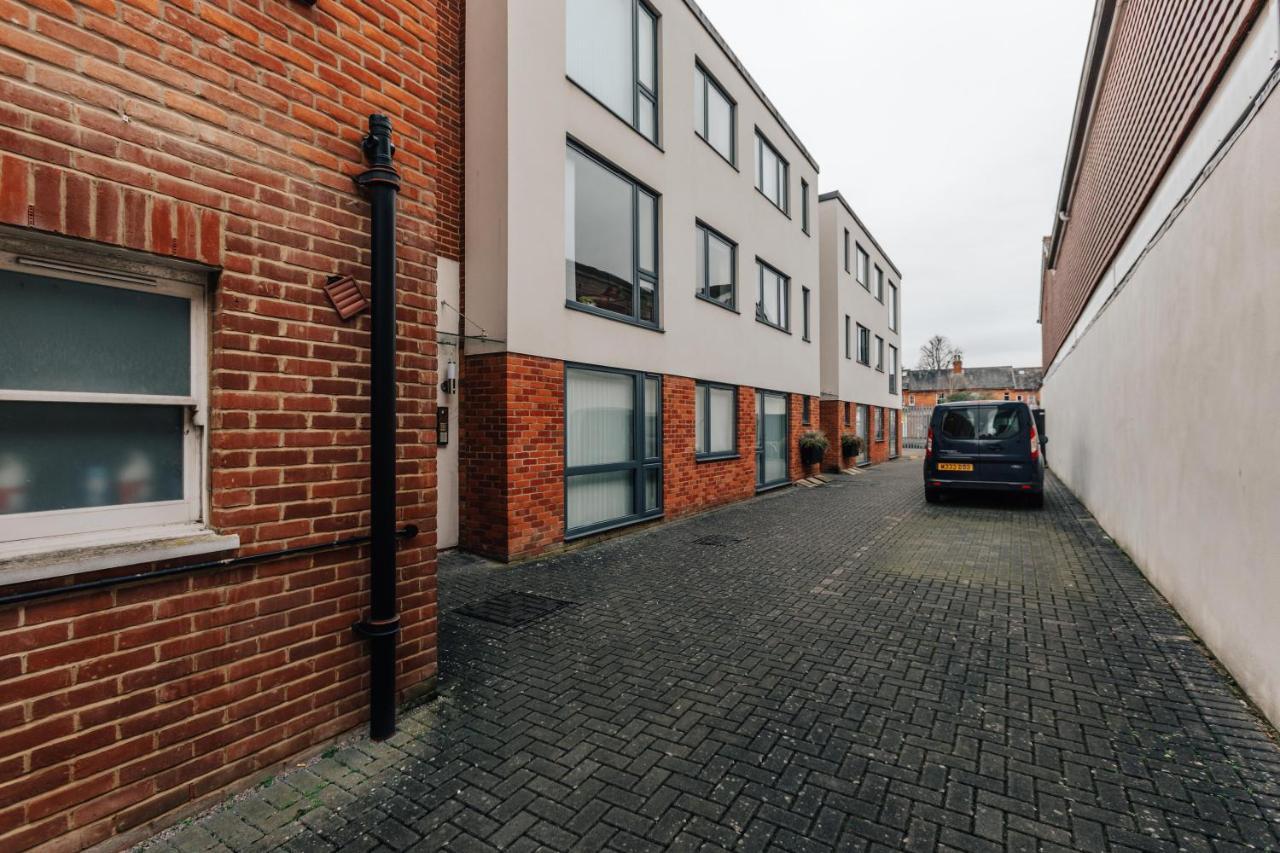 Central Modern Flat For 4-6 & Dedicated Parking Henley-on-Thames Екстериор снимка