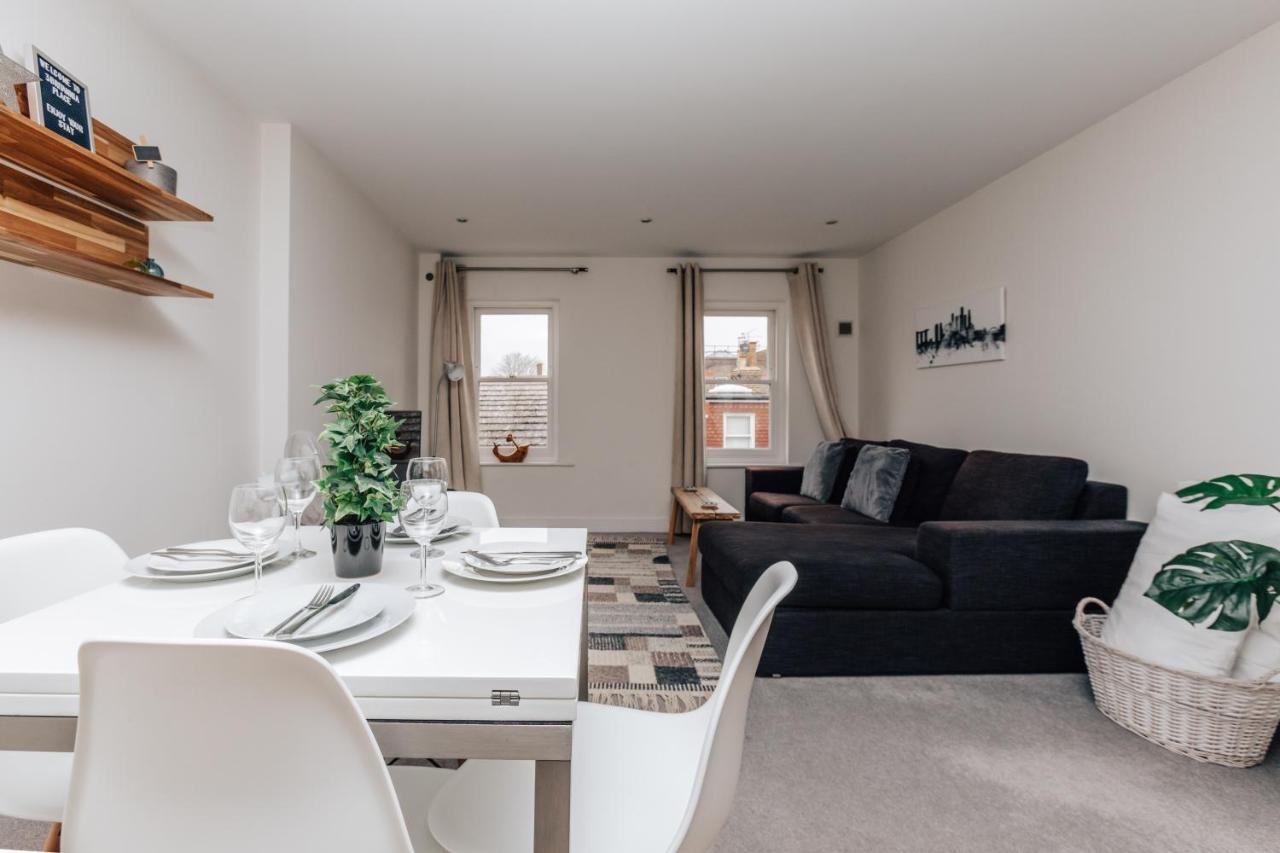 Central Modern Flat For 4-6 & Dedicated Parking Henley-on-Thames Екстериор снимка