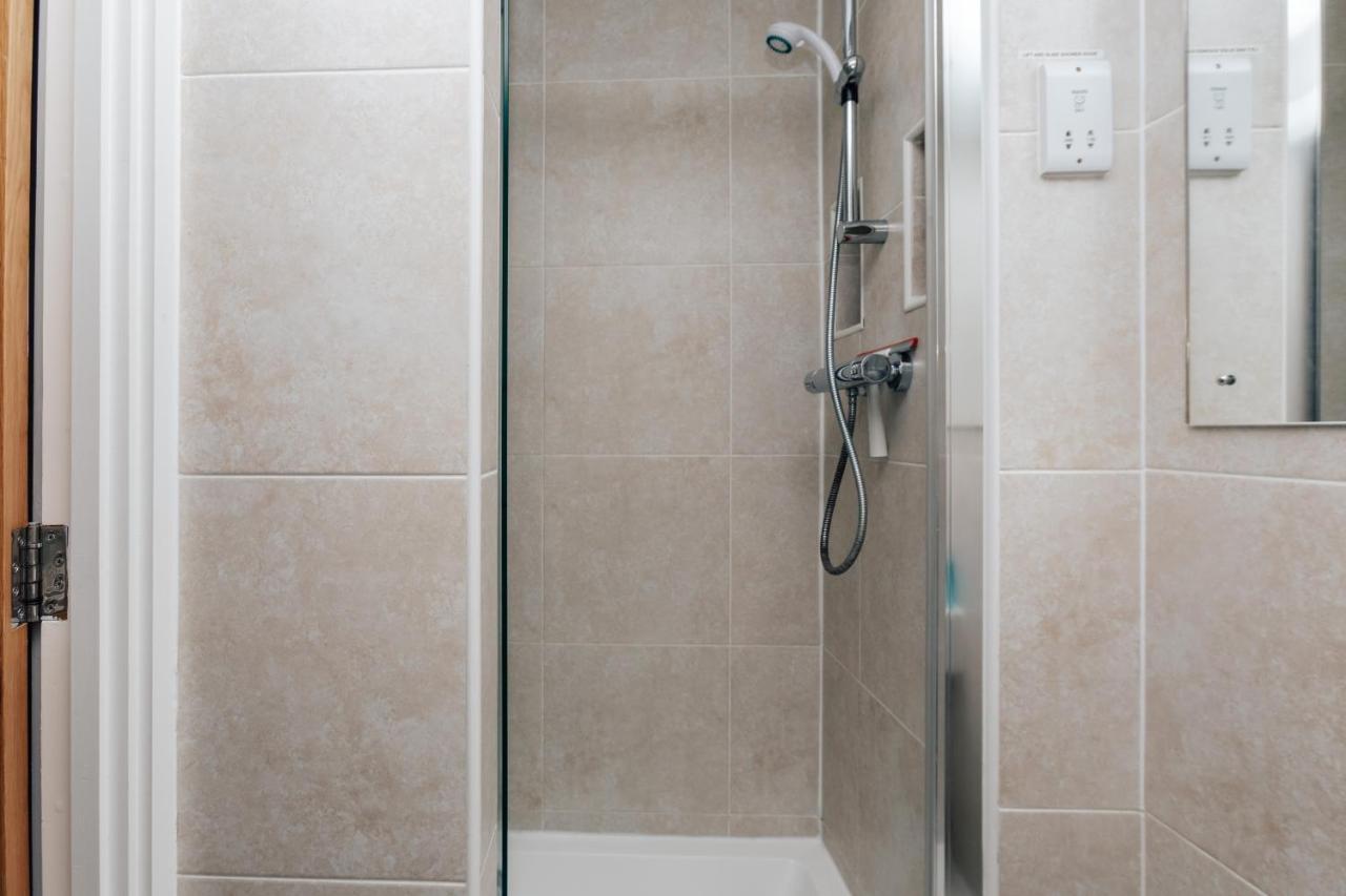 Central Modern Flat For 4-6 & Dedicated Parking Henley-on-Thames Екстериор снимка