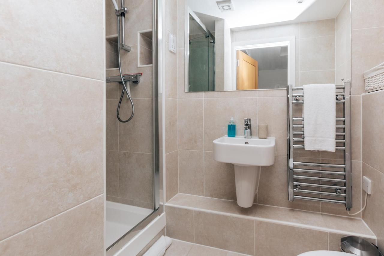 Central Modern Flat For 4-6 & Dedicated Parking Henley-on-Thames Екстериор снимка