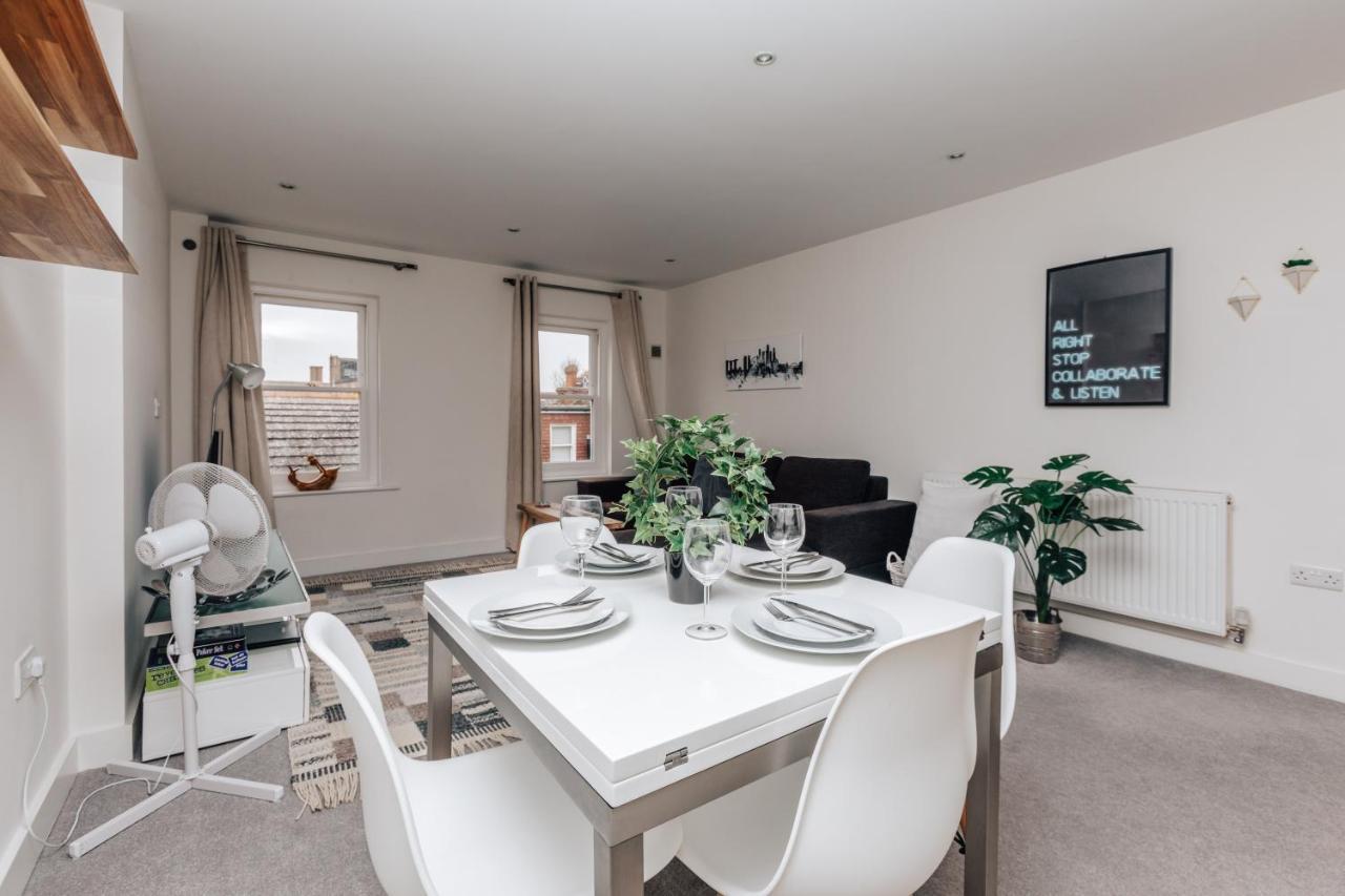 Central Modern Flat For 4-6 & Dedicated Parking Henley-on-Thames Екстериор снимка
